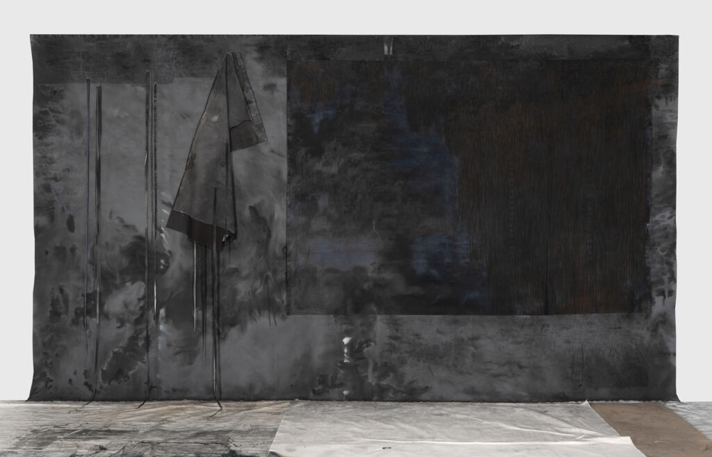 Kunstnerforbundet, Overlyssalen, Mars 2025. Verk: The Glittering on Dark Sea 477 cm x 270 cm Foto: Øystein Thorvaldsen