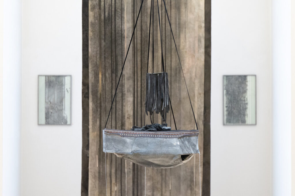 Moss Kunstforening, Dawn, It Elucidates 10/5-8/6 2025, Bak: Behind the Altar 269 cm x 138 cm, Foran: Altar of Shame Foto: Eirik Rønneberg