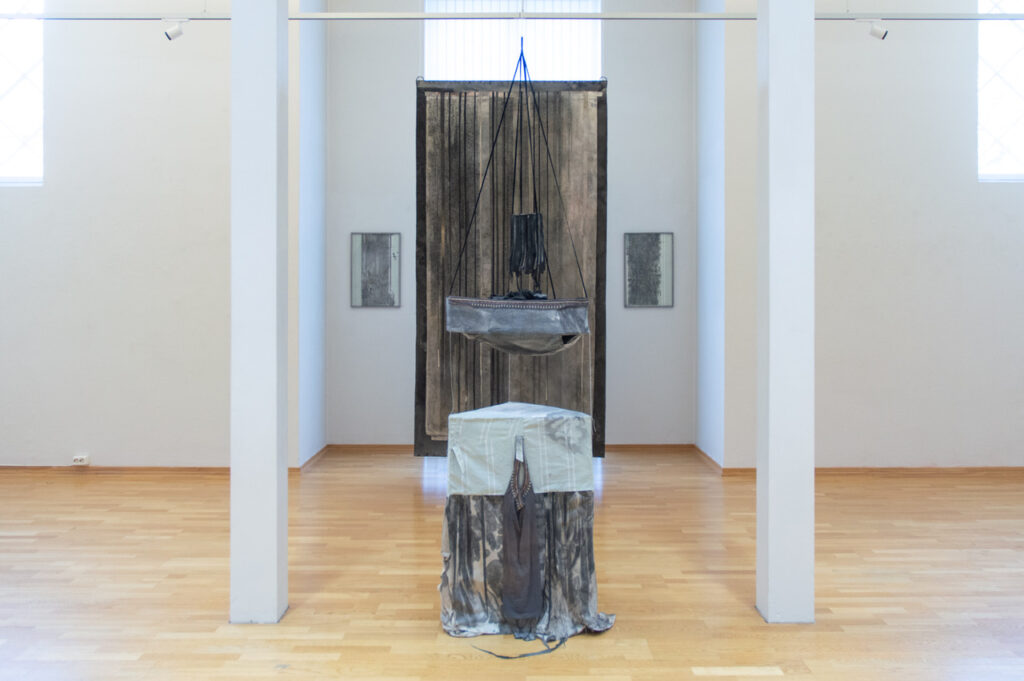 Moss Kunstforening, Dawn, It Elucidates 10/5-8/6 2025, Altar of Shame Foto: Øystein Thorvaldsen