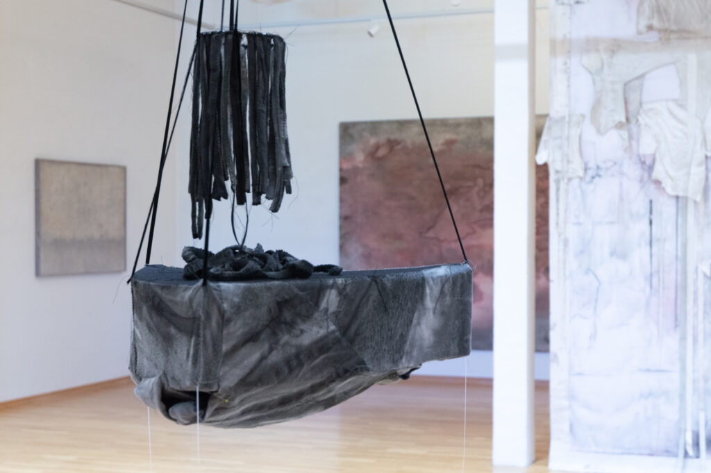 Moss Kunstforening, Dawn, It Elucidates 10/5-8/6 2025, Alter of Shame Foto: Eirik Rønneberg