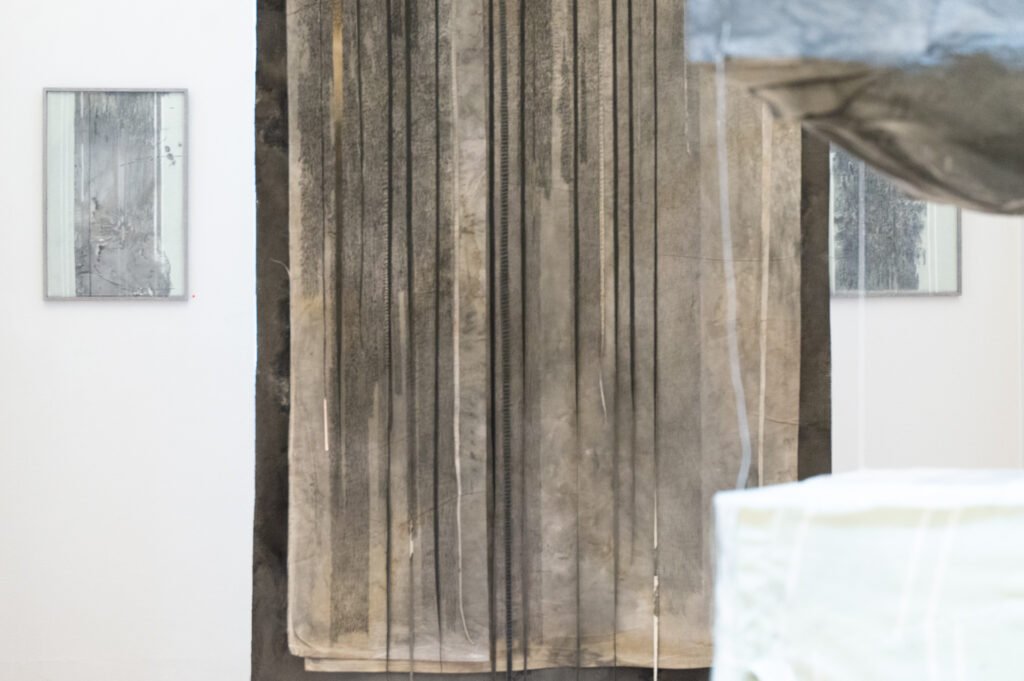 Moss Kunstforening, Dawn, It Elucidates 10/5-8/6 2025, Altar of Shame Foto: Eirik Rønneberg