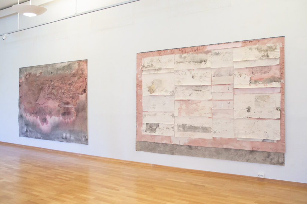 Glittering on the Sea 1 og 2, utstilling: Dawn, It Elucidates. Moss Kunstforening, separatutstilling 10/5-7/6 2025, Foto: Øystein Thorvaldsen