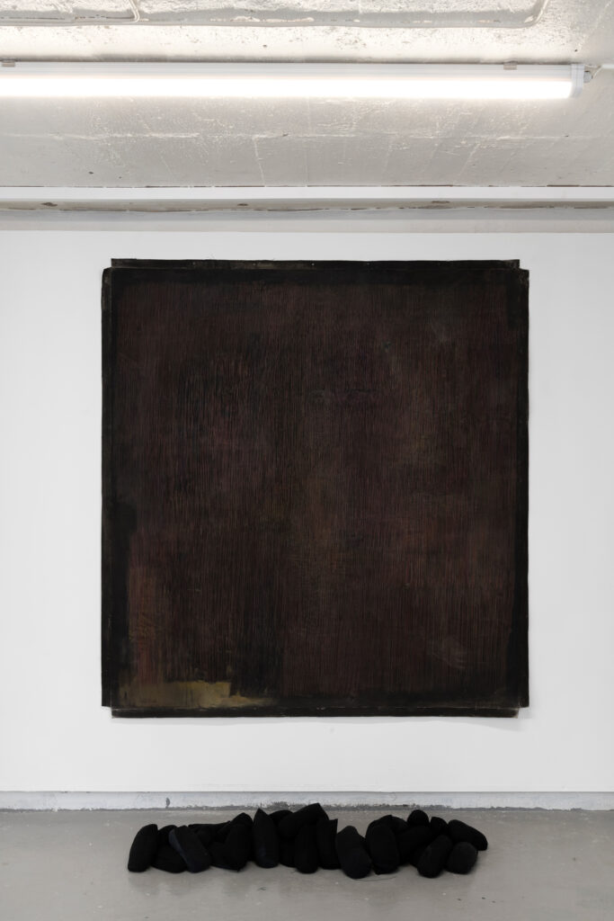 Serie: Arvestoff 2, Verk: Svarte natten h. 145 cm x b. 145 cm. Vises på galleri Kasematt, Sagene.