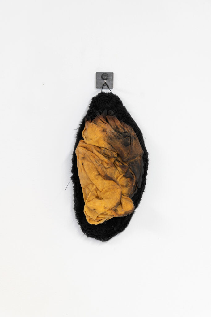 Serie: Arvestoff 2, Verk: Det som er igjen ( lite brent objekt).Vises på galleri Kasematt, Sagene.