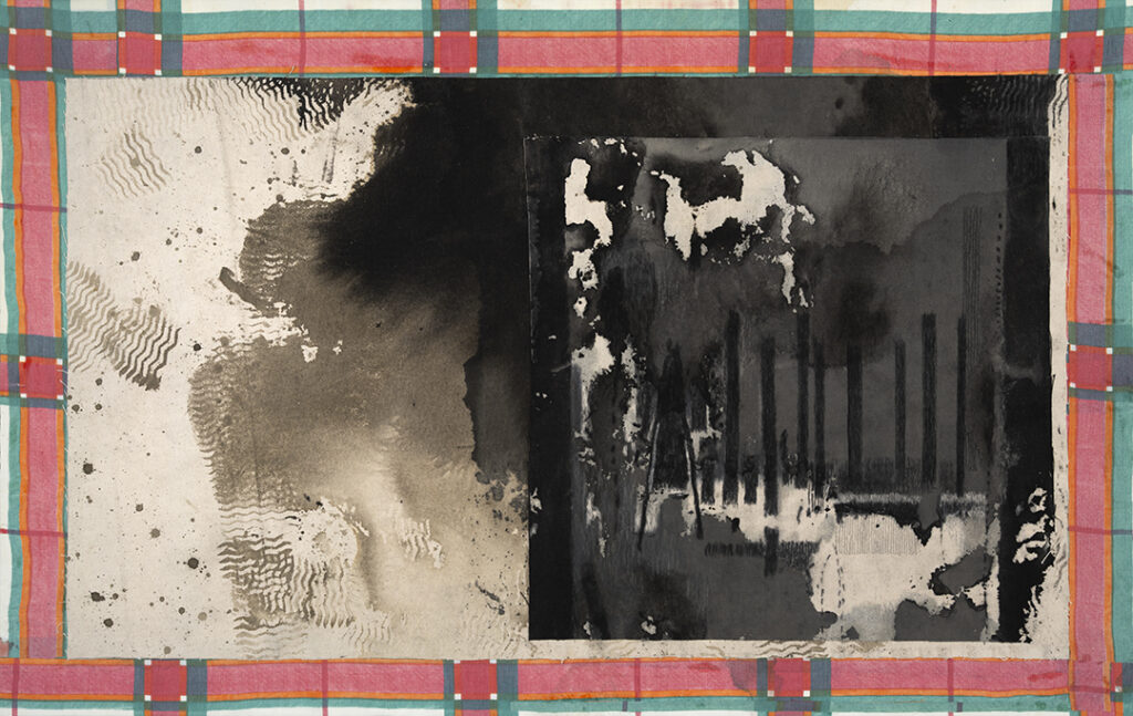 Kunstnerforbundet i Oslo, juleutstillingen 2025. mitt arbeid: Endeløs Vandring 4, collage, kulltegning på putevar.