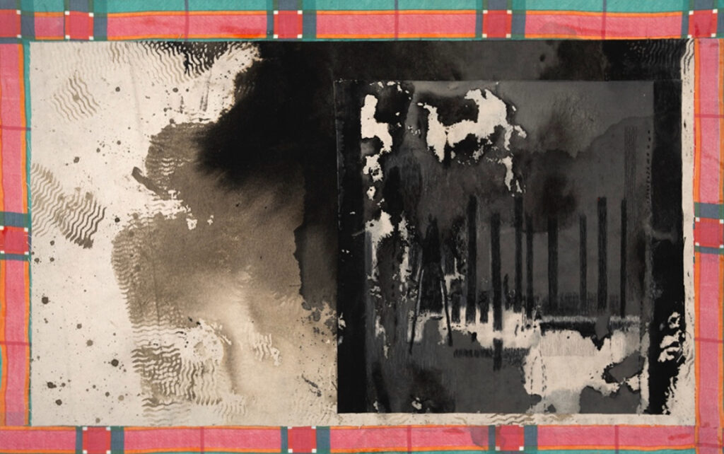 Kunstnerforbundet i Oslo, juleutstillingen 2025. mitt arbeid: Endeløs Vandring 4, collage, kulltegning på putevar.