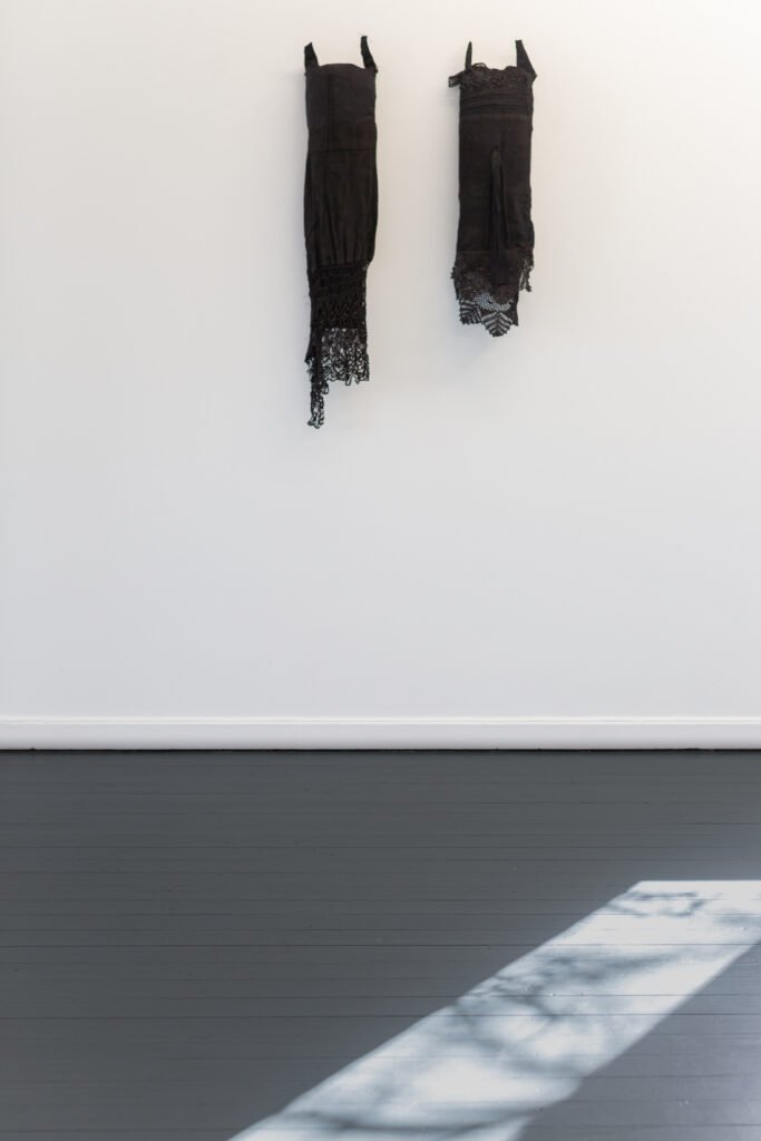 I Utkanten: Vokter 1 og 2, Agder Kunstsenter, Kunstpunkt Lista. Foto: Lise Frånsådal
