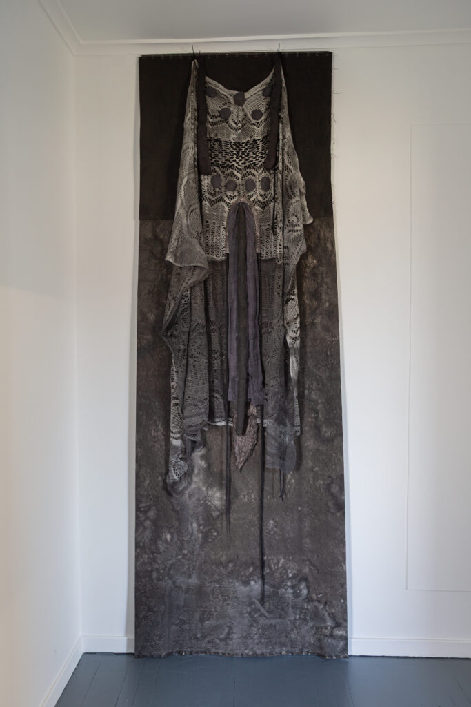 I Utkanten, Fallen Engel h 250 cm x b 78 cm, Agder Kunstsenter, Kunstpunkt Lista. Foto: Lise Frånsådal