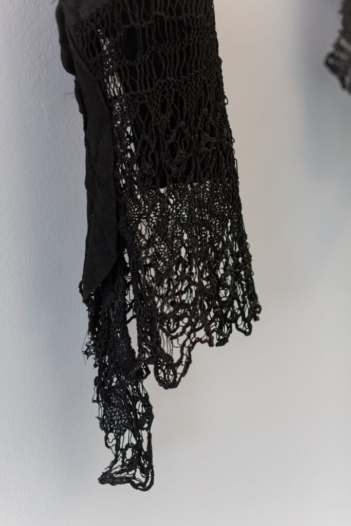 I Utkanten, Vokter 1, 87 cm x b 16 cm Vokter 2, h 55 cm x b 16 cm, utsnitt. Foto: Lise Frånsådal