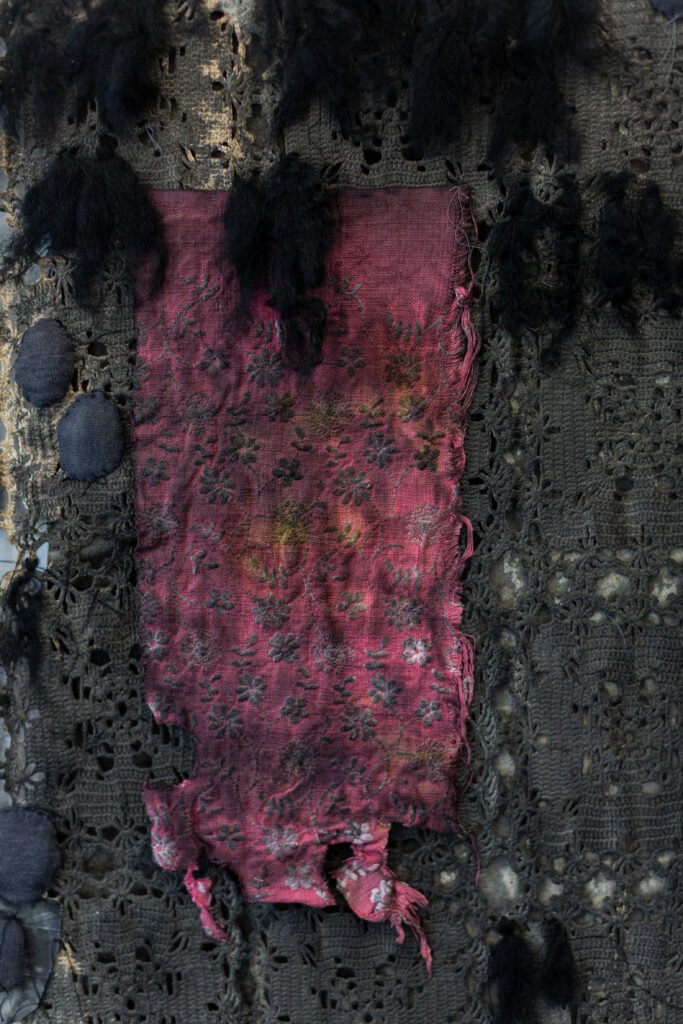 I Utkanten h 250 cm x b 300 cm x d 30 cm, utsnitt. Agder Kunstsenter, Kunstpunkt Lista. Foto: Garman Aaberg Jarli