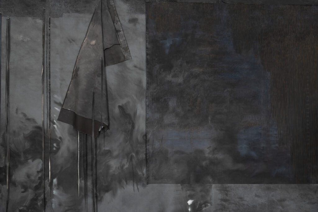 Kunstnerforbundet, Overlyssalen, Mars 2025. Verk: The Glittering on Dark Sea 477 cm x 270 cm Foto: Øystein Thorvaldsen