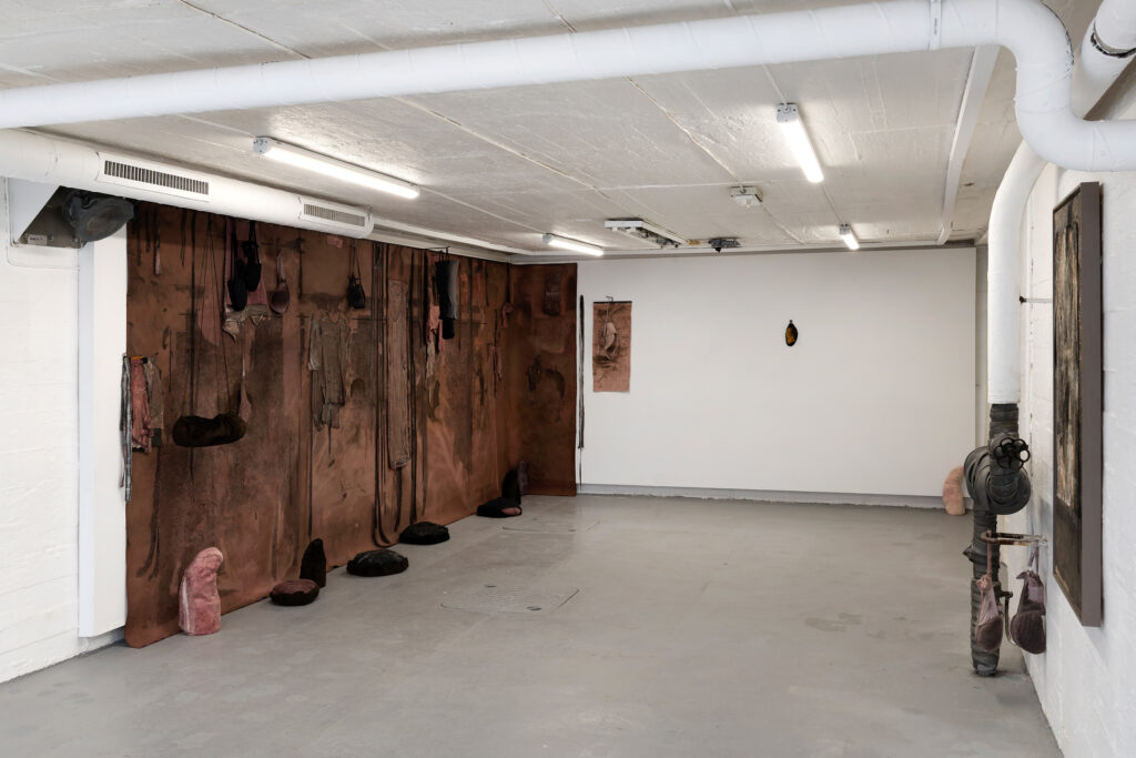 Med Armene på Innsiden 500 cm x200 cm, Kasematt Oslo