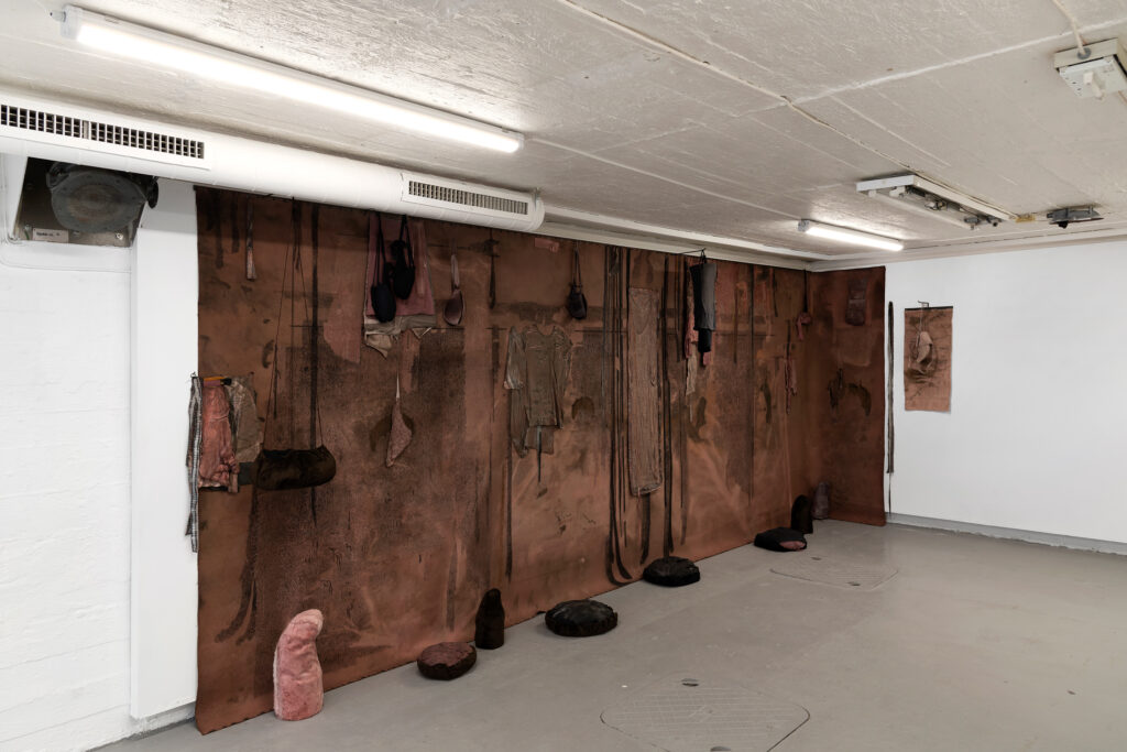 Med Armene på Innsiden 500 cm x200 cm, Kasematt Oslo