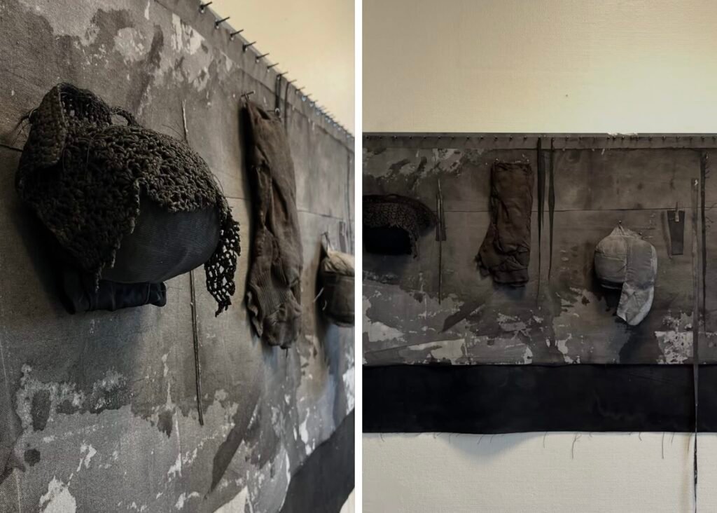 Temautstillingen, Norske Kunsthåndtverkere 2026. Tema Revolusjon. Kristiansund Kunsthall, Kuratorer: Tommy Olsson og Karl Edvin Ellingsen. Mitt verk bak: Det Usagte h 85 cm x b 203 cm x d 20 cm